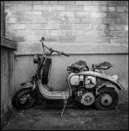 Barcelona Citroen store, Yashica MAT EM, Tmax 400@400, Rodinal 1:50