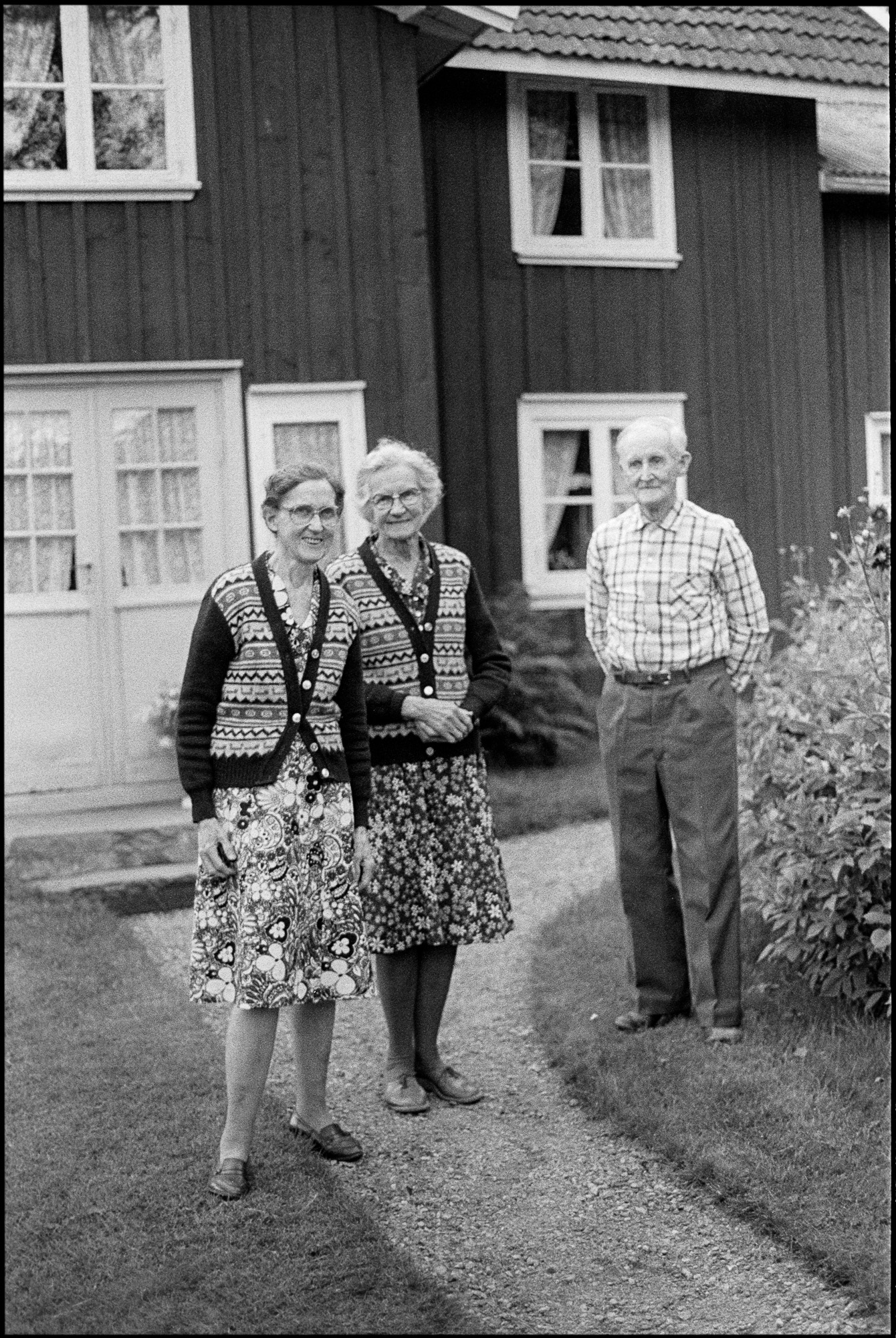 160207 Klara, Karin och Viktor Johansson Gunnared Juni 1984, Film 90, Konica T4 TriX 400@200 Konica T4 TriX 400@200